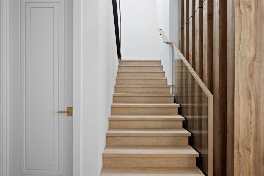 Active With Contract: $10,895,000 (7 beds, 6 baths, 6315 Square Feet)