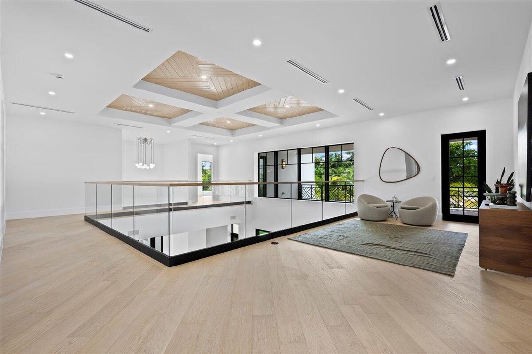 Active With Contract: $10,895,000 (7 beds, 6 baths, 6315 Square Feet)