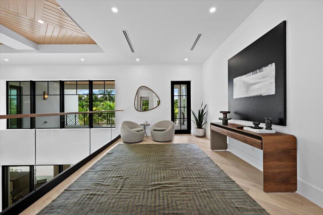 Active With Contract: $10,895,000 (7 beds, 6 baths, 6315 Square Feet)