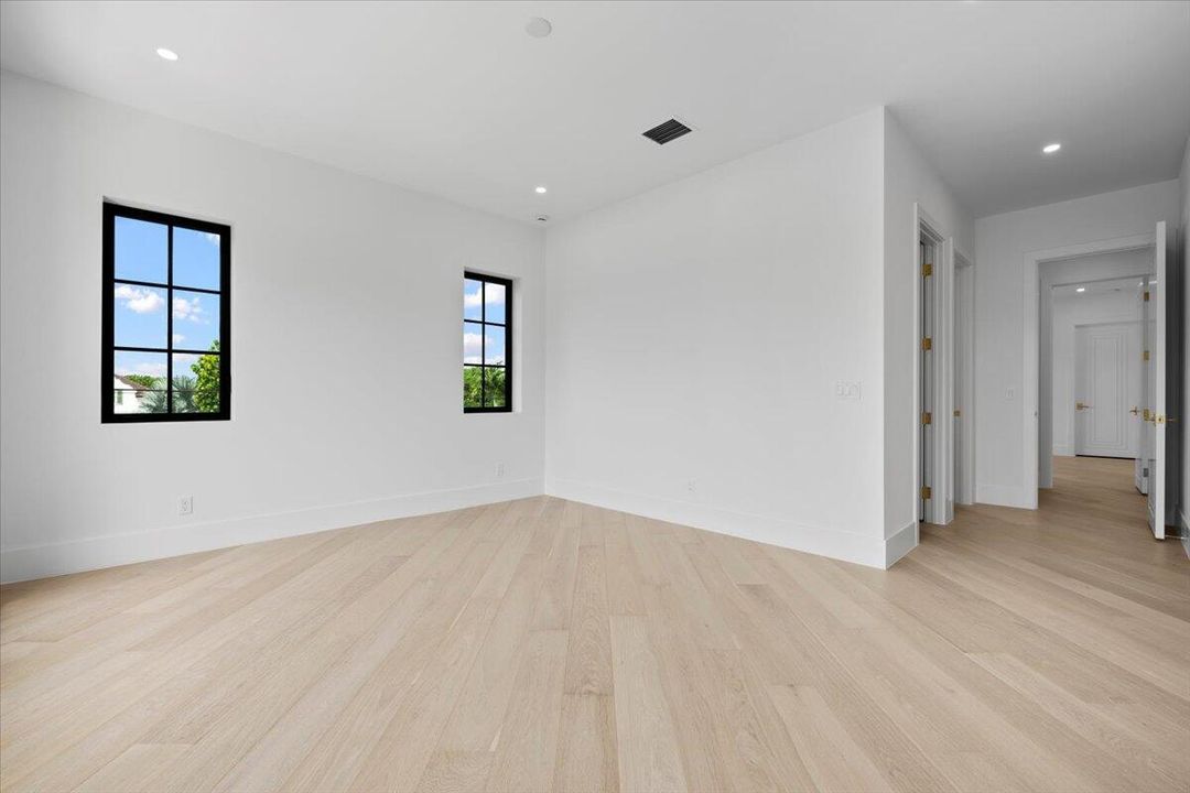 Active With Contract: $10,895,000 (7 beds, 6 baths, 6315 Square Feet)