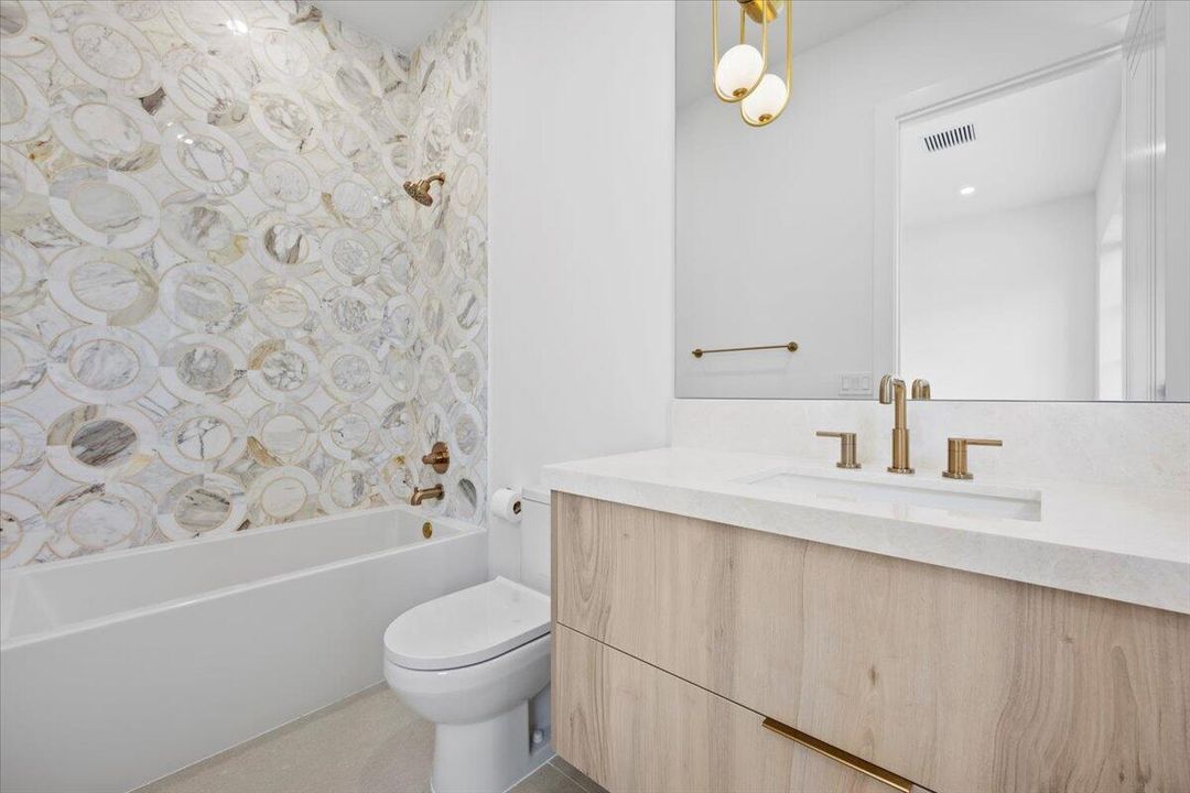 Active With Contract: $10,895,000 (7 beds, 6 baths, 6315 Square Feet)