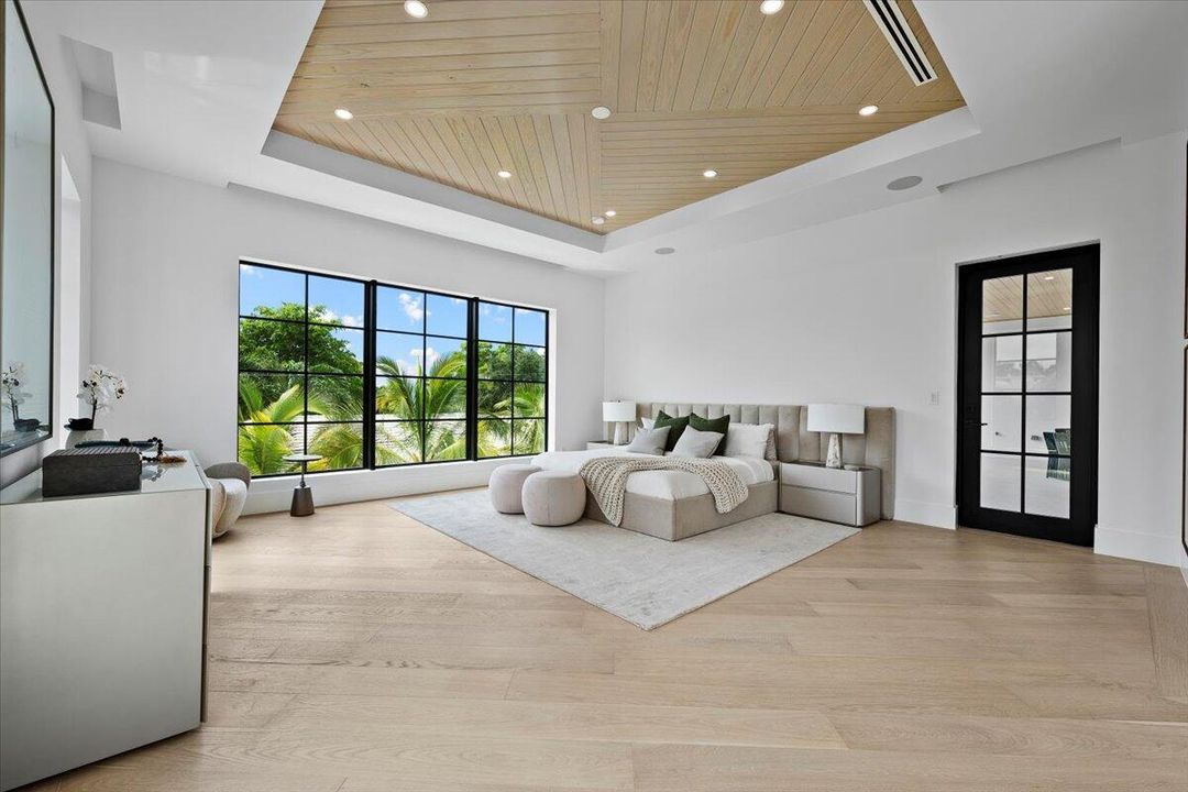 Active With Contract: $10,895,000 (7 beds, 6 baths, 6315 Square Feet)