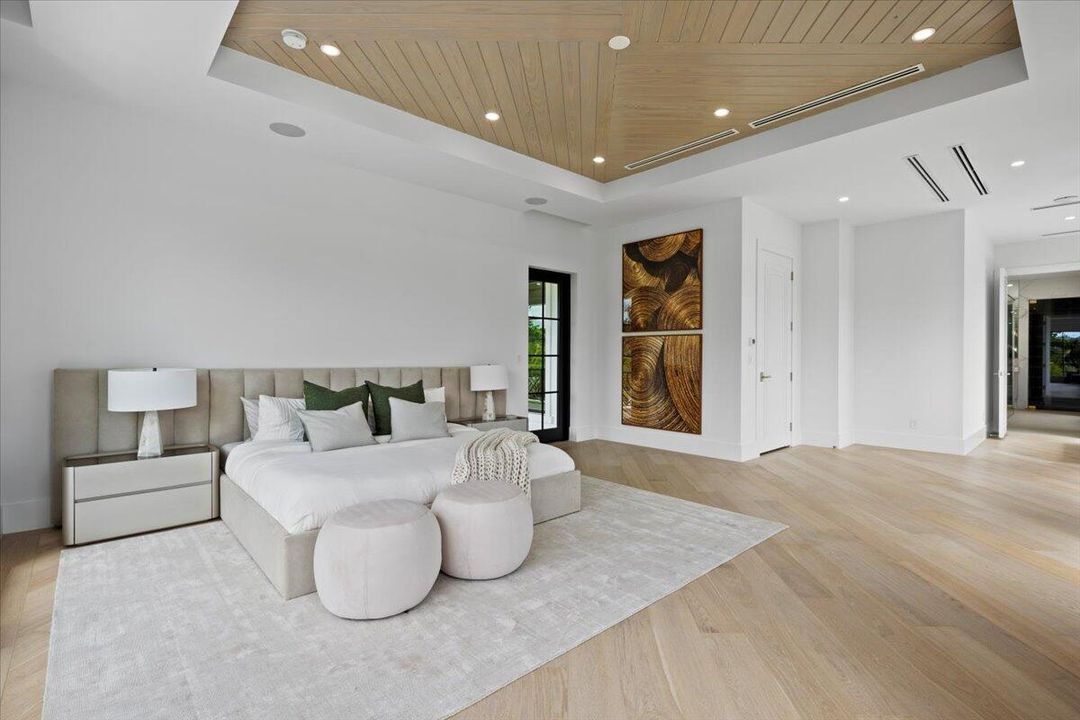 Active With Contract: $10,895,000 (7 beds, 6 baths, 6315 Square Feet)