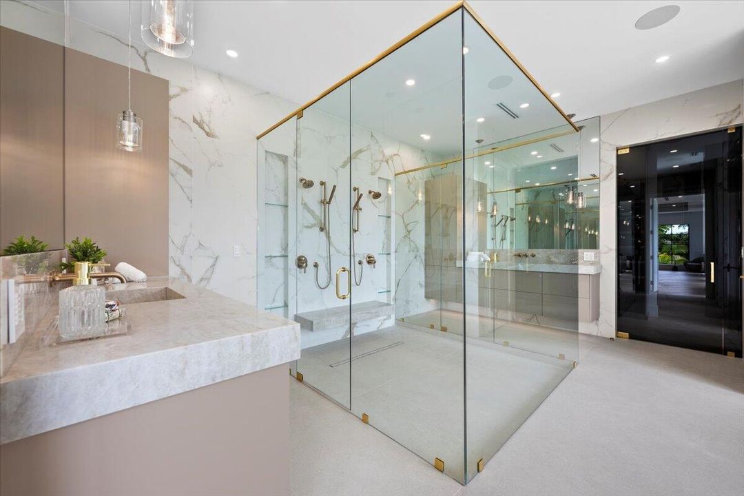 Active With Contract: $10,895,000 (7 beds, 6 baths, 6315 Square Feet)