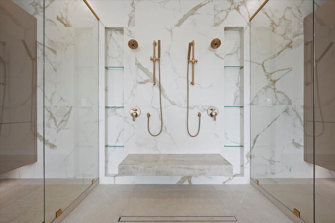 Active With Contract: $10,895,000 (7 beds, 6 baths, 6315 Square Feet)