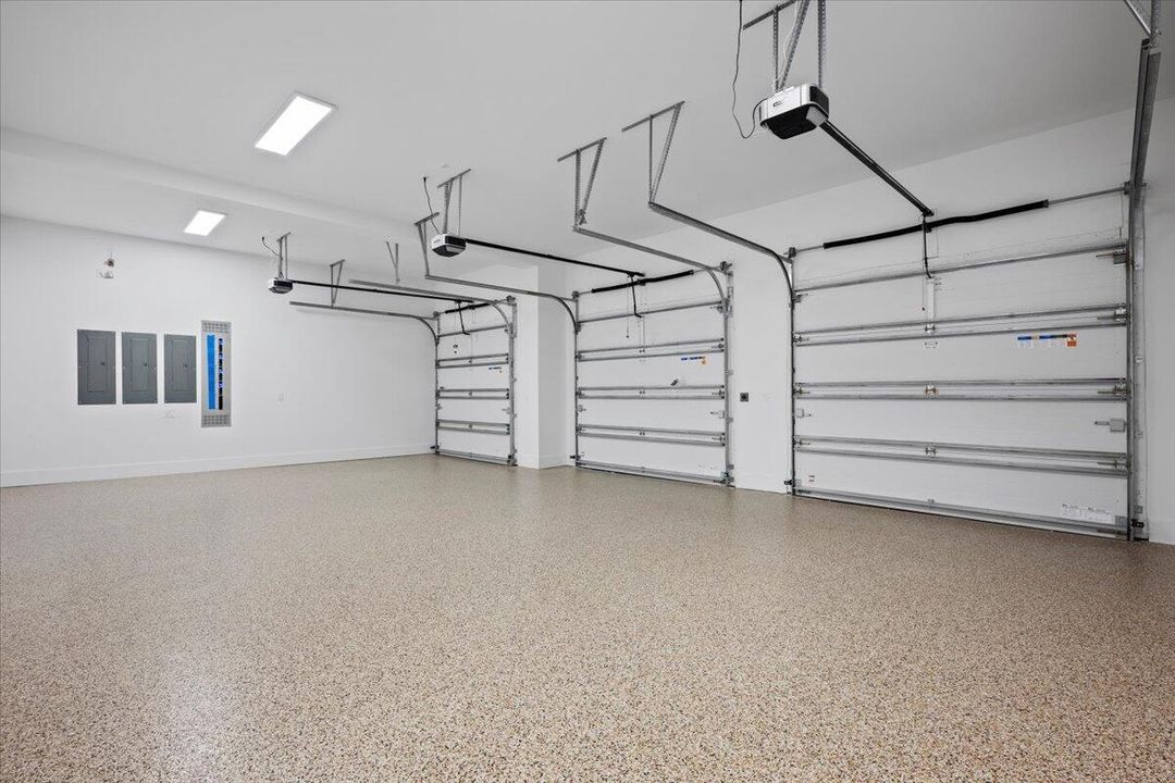 Active With Contract: $10,895,000 (7 beds, 6 baths, 6315 Square Feet)