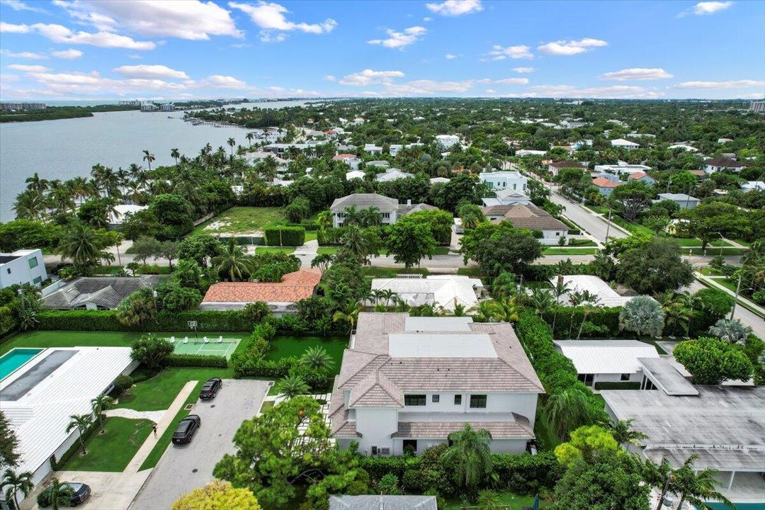 Active With Contract: $10,895,000 (7 beds, 6 baths, 6315 Square Feet)