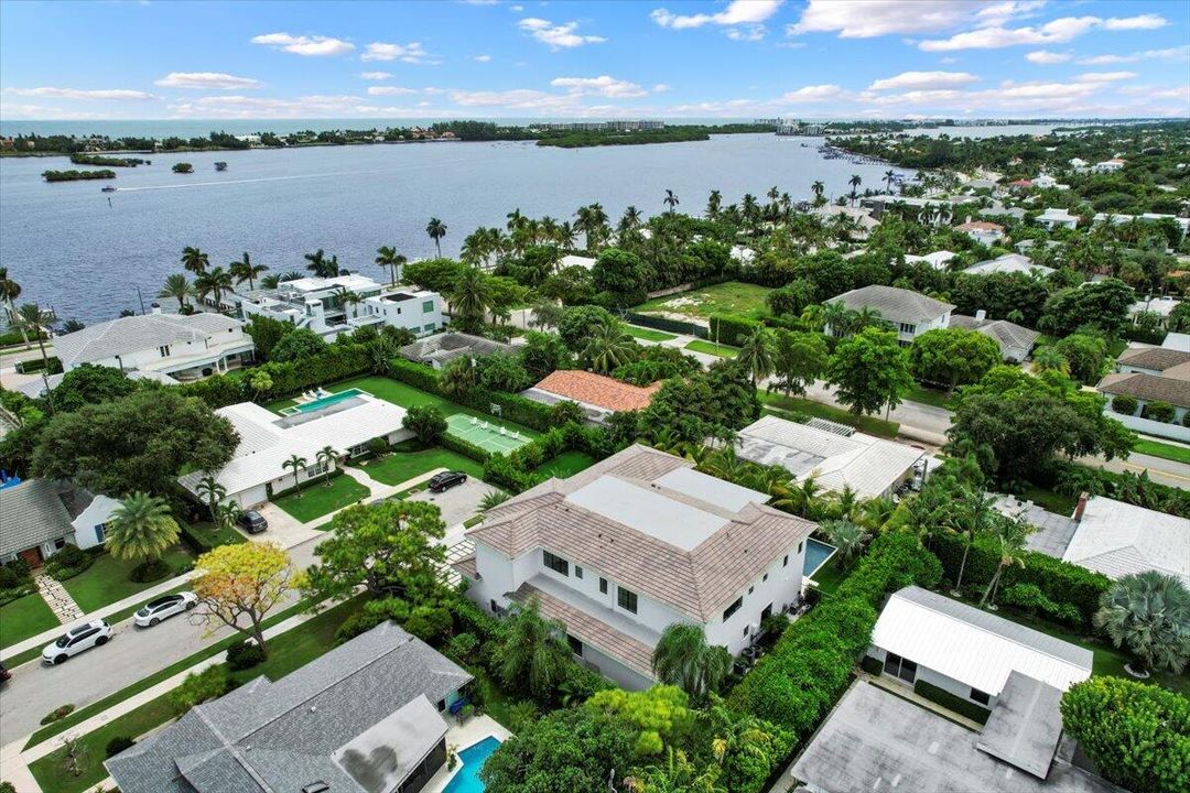 Active With Contract: $10,895,000 (7 beds, 6 baths, 6315 Square Feet)