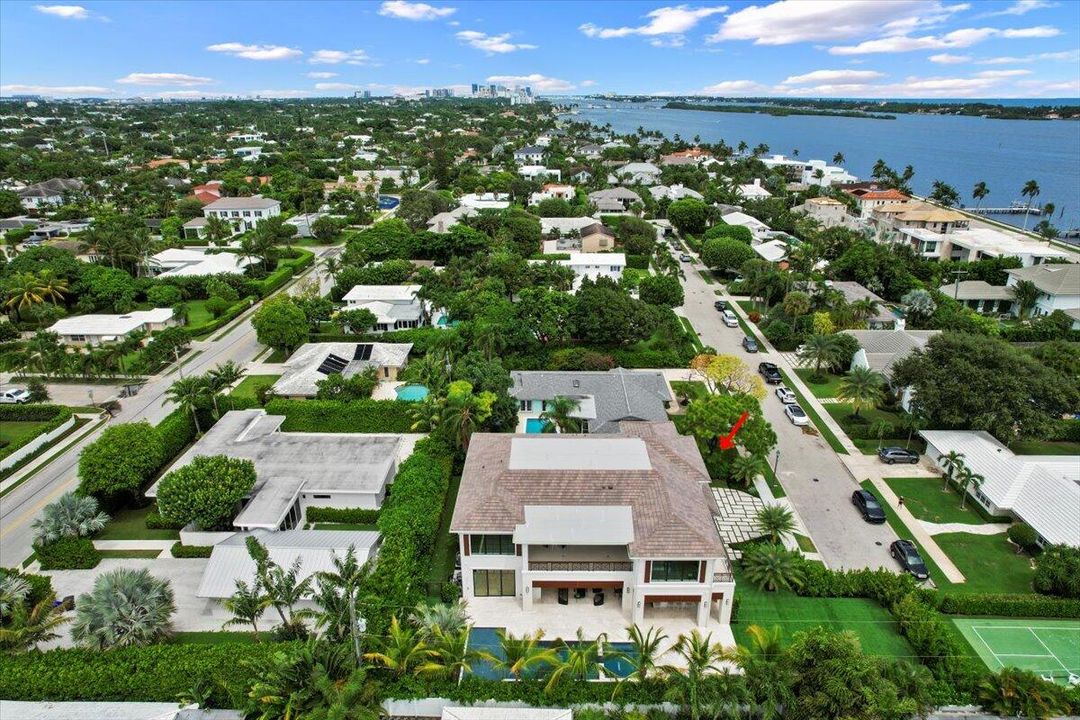 Active With Contract: $10,895,000 (7 beds, 6 baths, 6315 Square Feet)