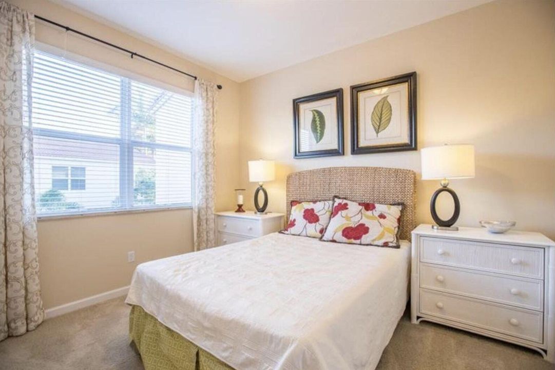 合同活跃: $3,500 (3 贝兹, 2 浴室, 2230 平方英尺)