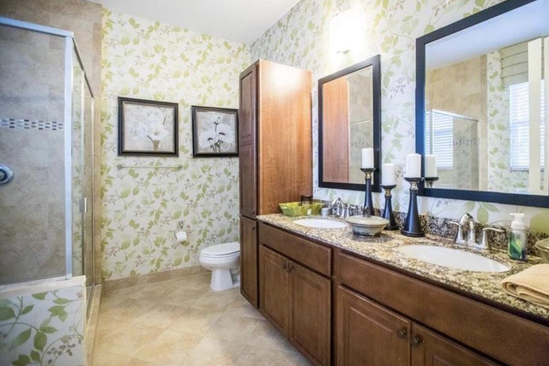 合同活跃: $3,500 (3 贝兹, 2 浴室, 2230 平方英尺)