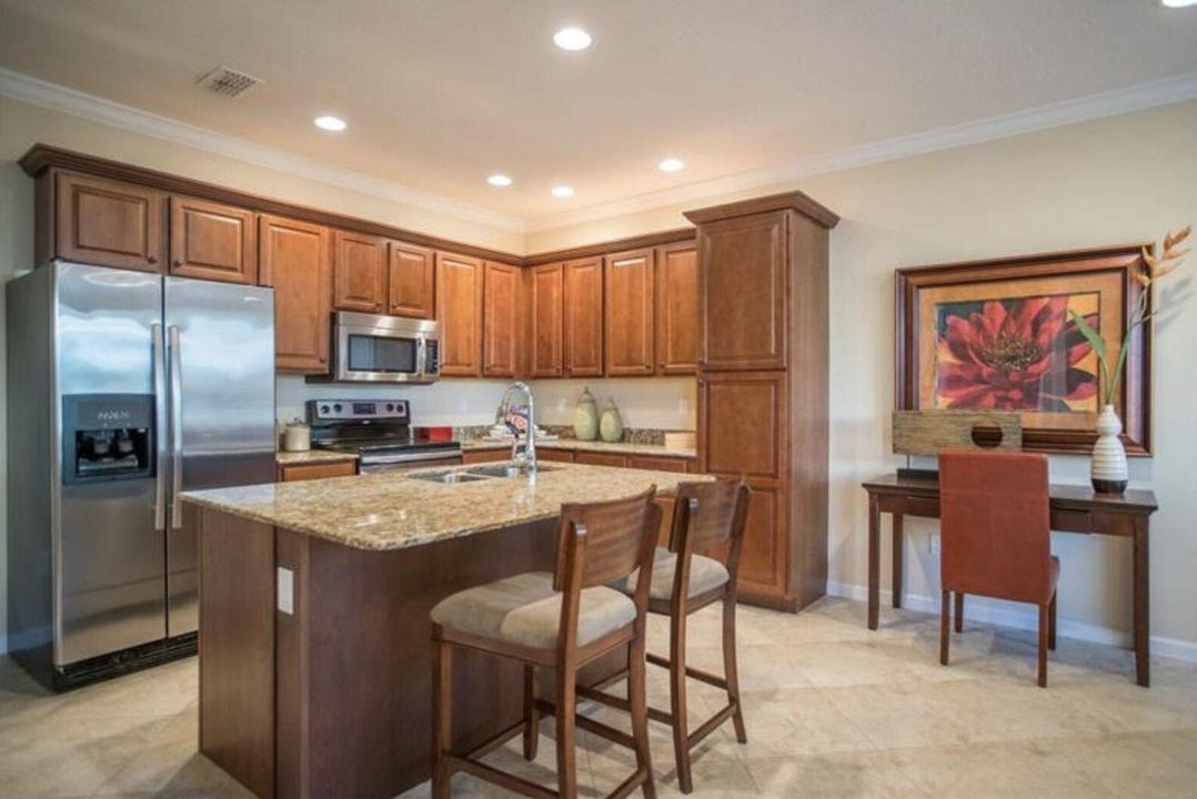 合同活跃: $3,500 (3 贝兹, 2 浴室, 2230 平方英尺)