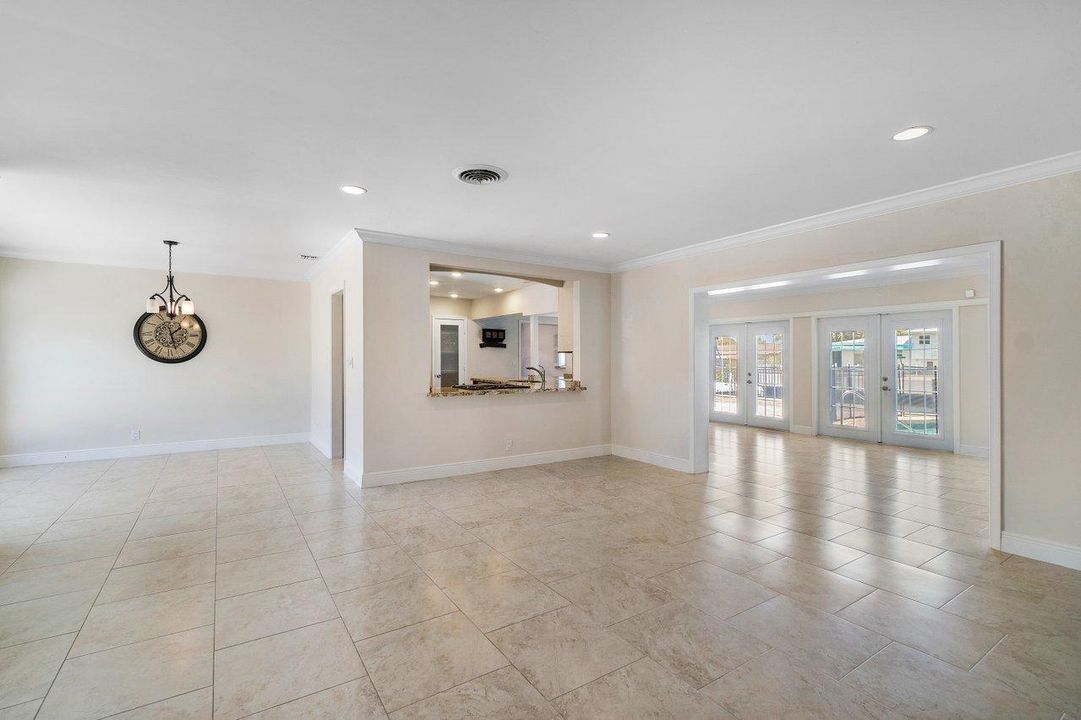 For Sale: $1,825,000 (4 beds, 2 baths, 1978 Square Feet)