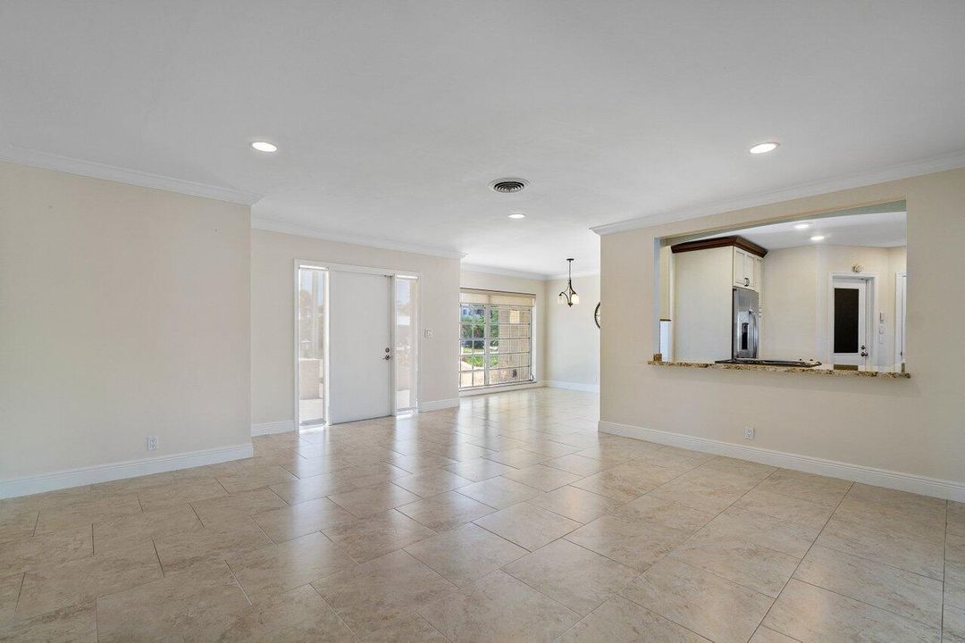 For Sale: $1,825,000 (4 beds, 2 baths, 1978 Square Feet)