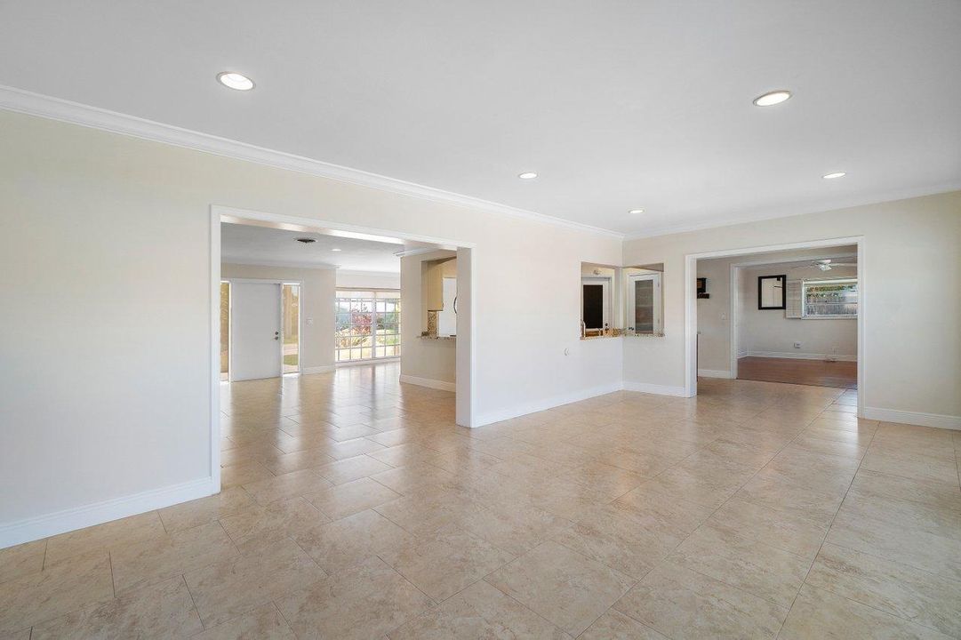 For Sale: $1,825,000 (4 beds, 2 baths, 1978 Square Feet)