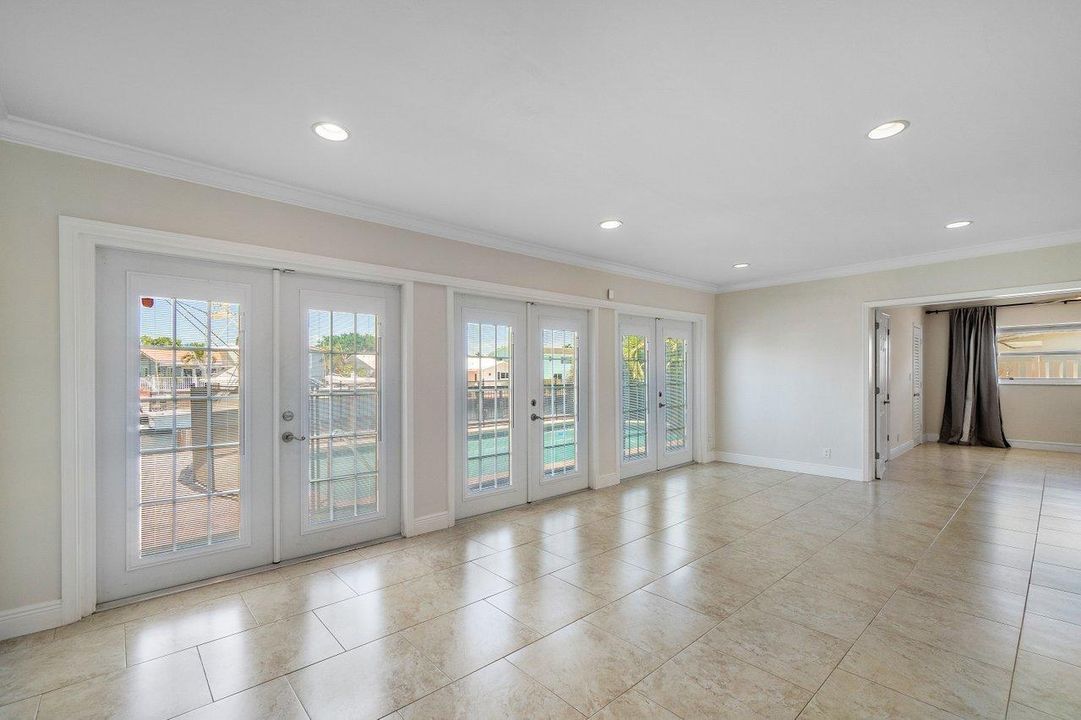 For Sale: $1,825,000 (4 beds, 2 baths, 1978 Square Feet)