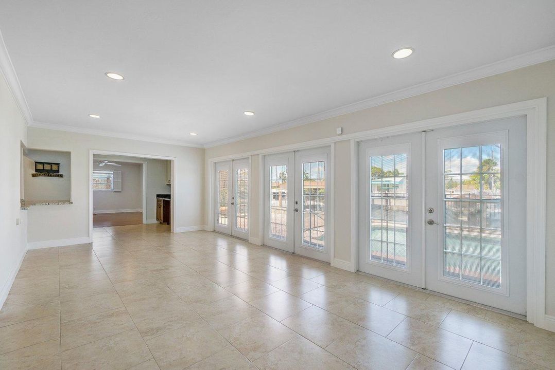 For Sale: $1,825,000 (4 beds, 2 baths, 1978 Square Feet)