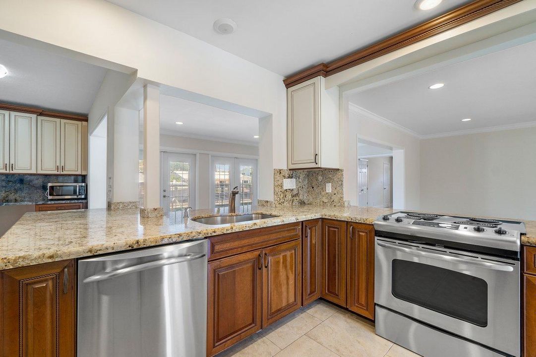 For Sale: $1,825,000 (4 beds, 2 baths, 1978 Square Feet)