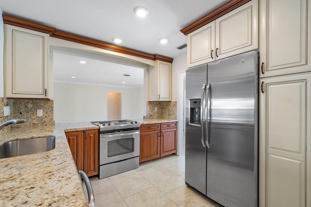 For Sale: $1,825,000 (4 beds, 2 baths, 1978 Square Feet)