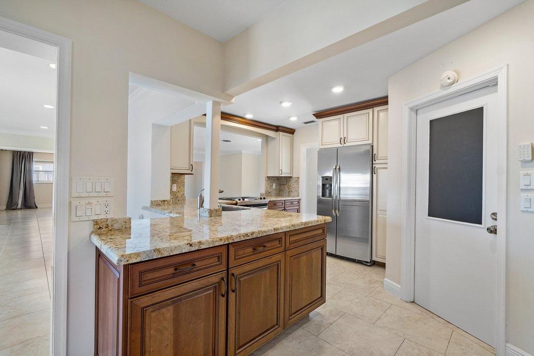 For Sale: $1,825,000 (4 beds, 2 baths, 1978 Square Feet)