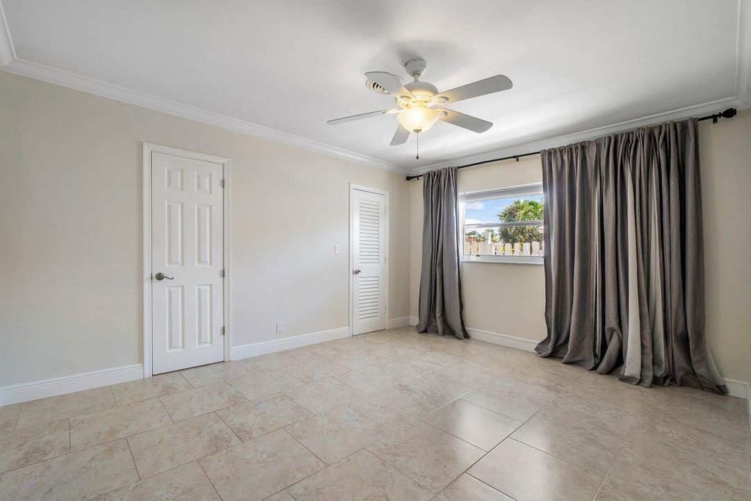 For Sale: $1,825,000 (4 beds, 2 baths, 1978 Square Feet)