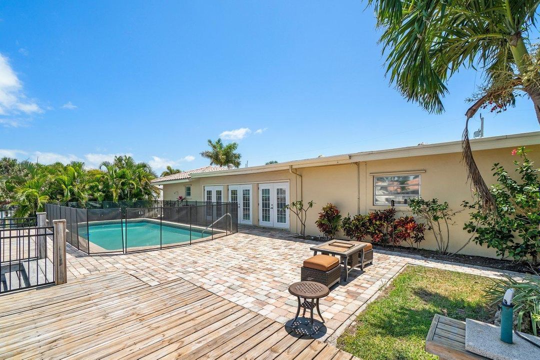 For Sale: $1,825,000 (4 beds, 2 baths, 1978 Square Feet)