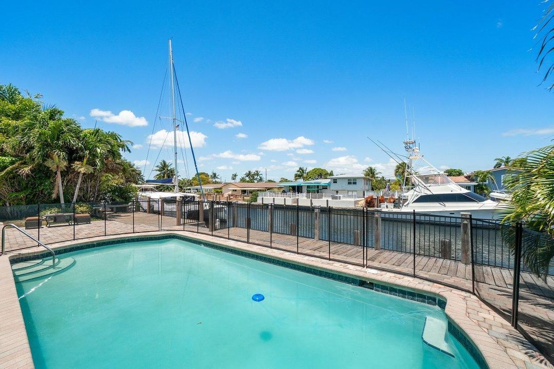 For Sale: $1,825,000 (4 beds, 2 baths, 1978 Square Feet)