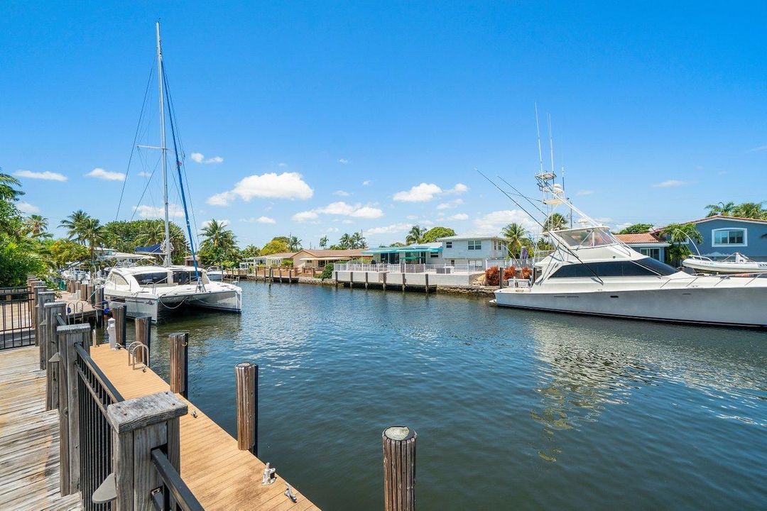 For Sale: $1,825,000 (4 beds, 2 baths, 1978 Square Feet)