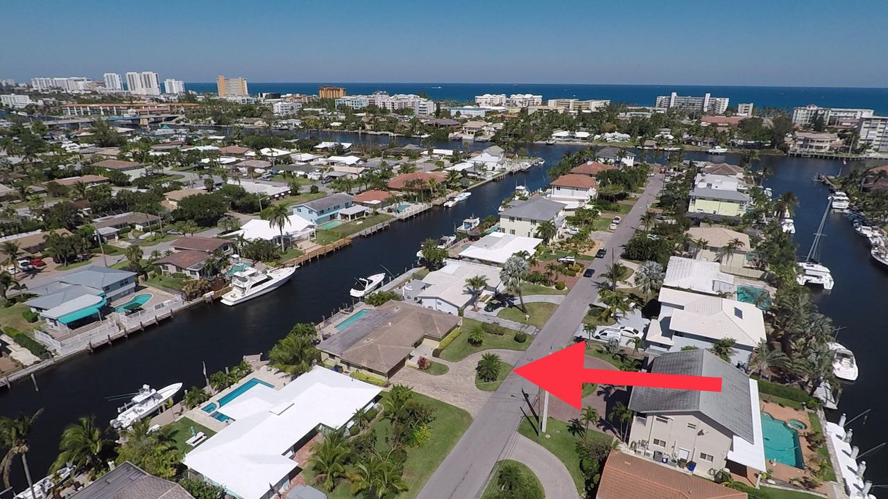 For Sale: $1,825,000 (4 beds, 2 baths, 1978 Square Feet)