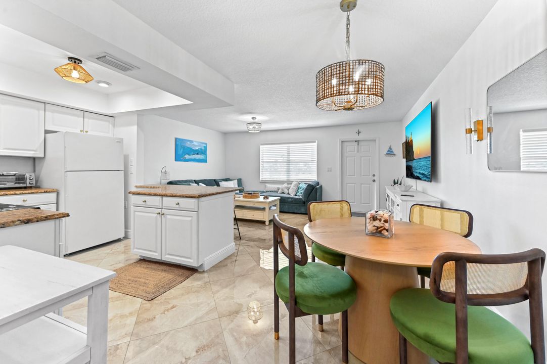 For Sale: $229,900 (1 beds, 1 baths, 685 Square Feet)