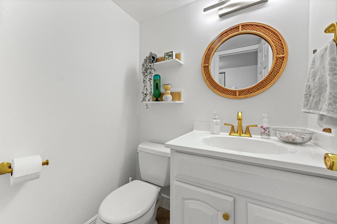 For Sale: $229,900 (1 beds, 1 baths, 685 Square Feet)