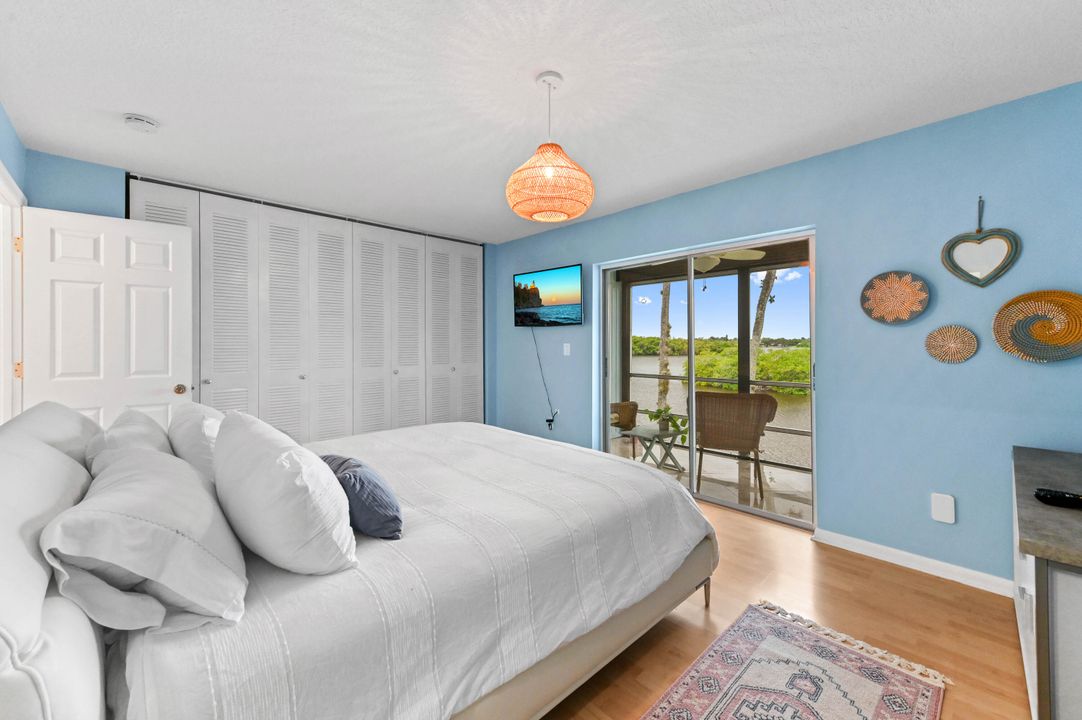 For Sale: $229,900 (1 beds, 1 baths, 685 Square Feet)