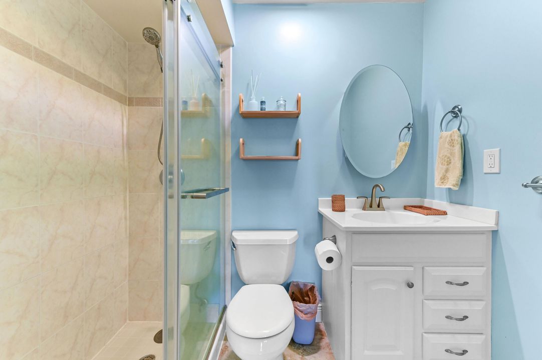 For Sale: $229,900 (1 beds, 1 baths, 685 Square Feet)