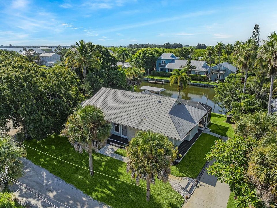 For Sale: $800,000 (3 beds, 2 baths, 1613 Square Feet)