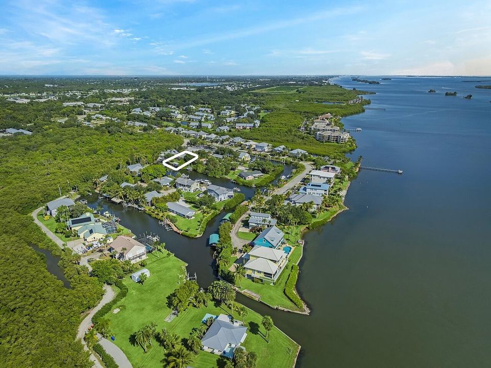 For Sale: $800,000 (3 beds, 2 baths, 1613 Square Feet)