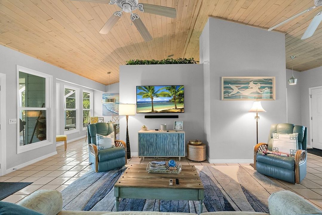 For Sale: $800,000 (3 beds, 2 baths, 1613 Square Feet)