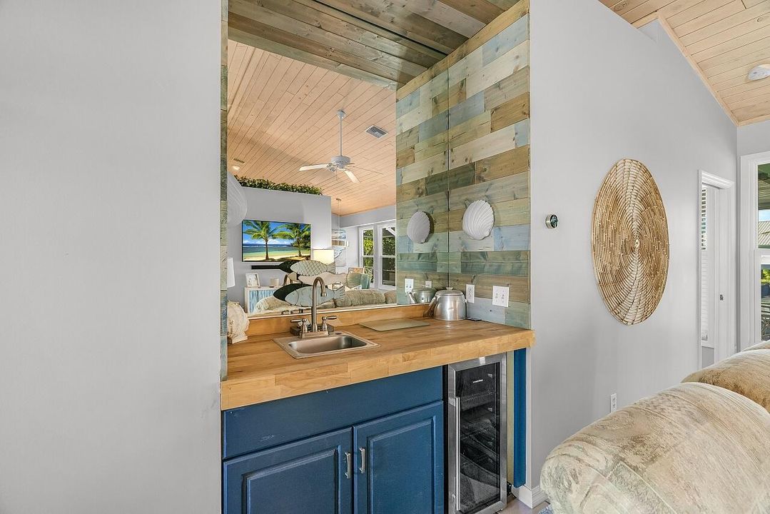 For Sale: $800,000 (3 beds, 2 baths, 1613 Square Feet)