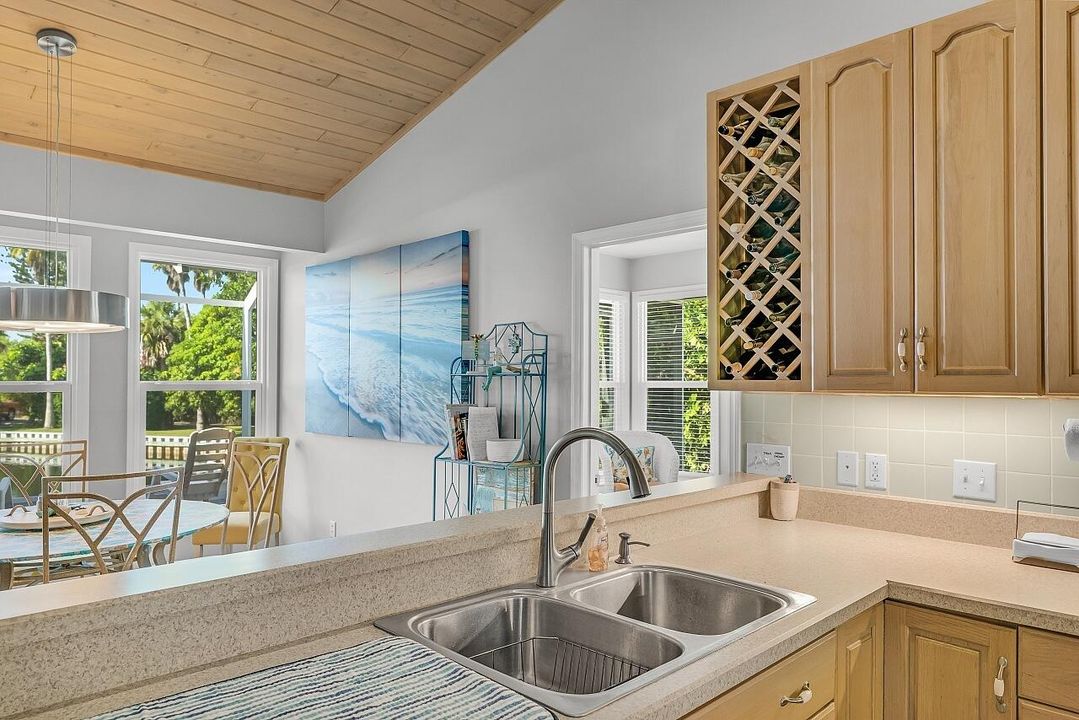 For Sale: $800,000 (3 beds, 2 baths, 1613 Square Feet)