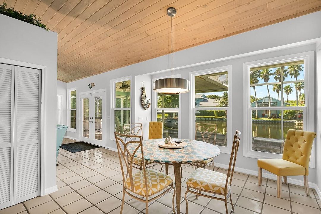 For Sale: $800,000 (3 beds, 2 baths, 1613 Square Feet)