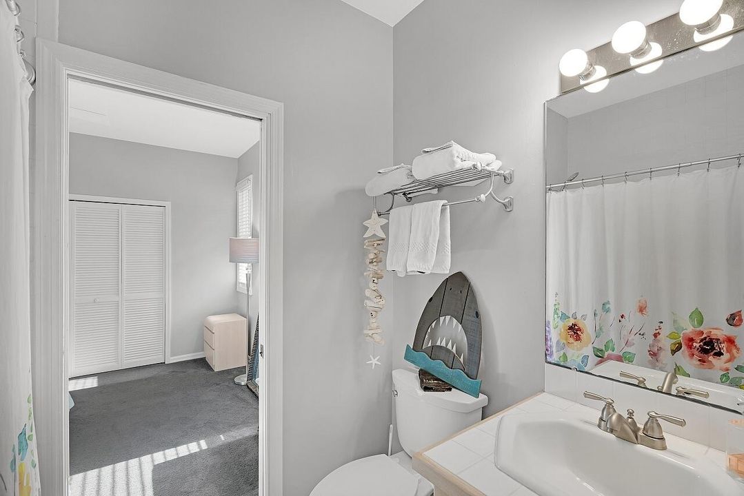 For Sale: $800,000 (3 beds, 2 baths, 1613 Square Feet)