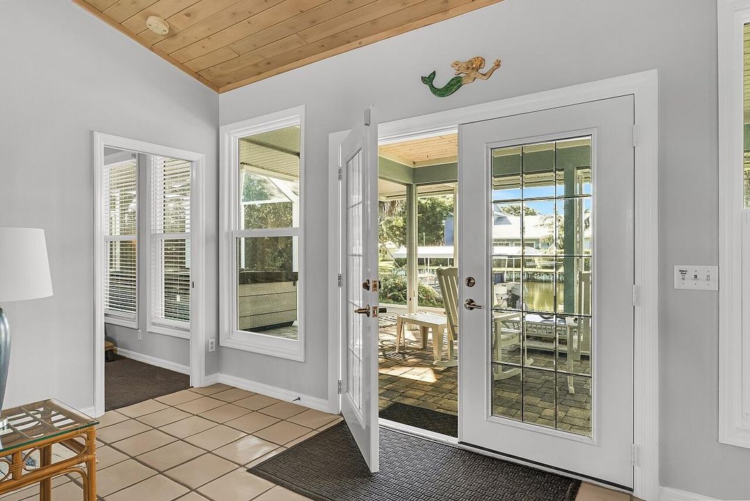 For Sale: $800,000 (3 beds, 2 baths, 1613 Square Feet)