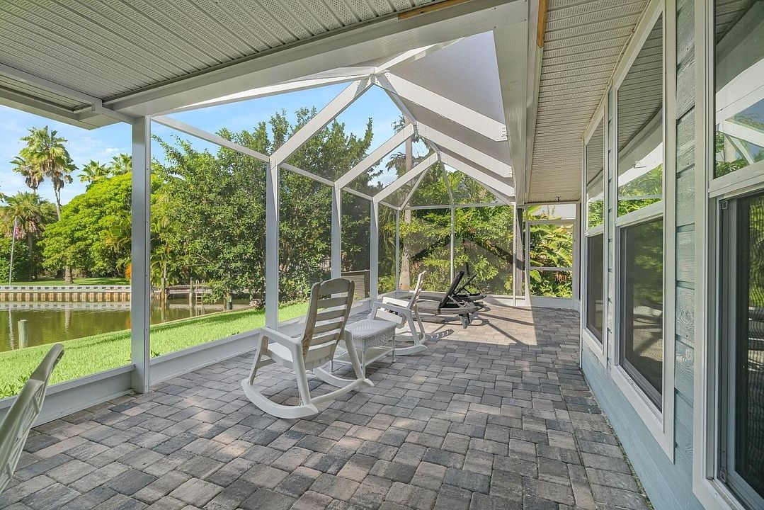 For Sale: $800,000 (3 beds, 2 baths, 1613 Square Feet)