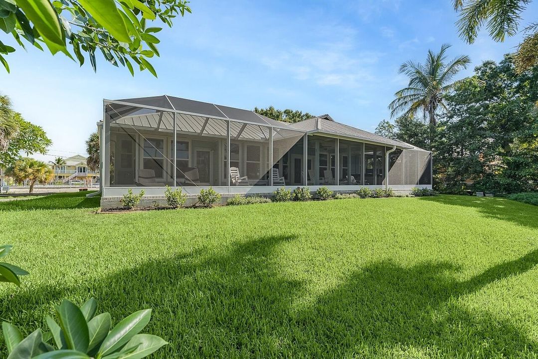 For Sale: $800,000 (3 beds, 2 baths, 1613 Square Feet)