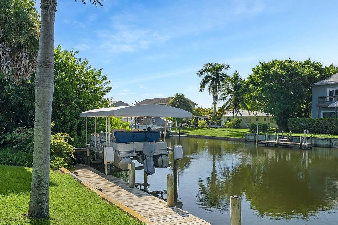 For Sale: $800,000 (3 beds, 2 baths, 1613 Square Feet)