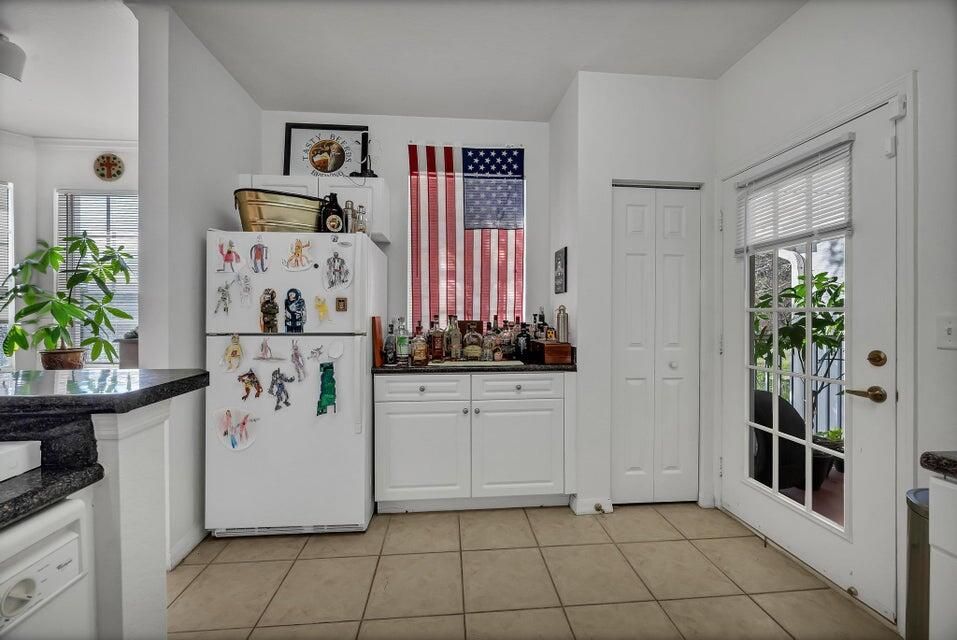 For Rent: $1,950 (2 beds, 2 baths, 1144 Square Feet)