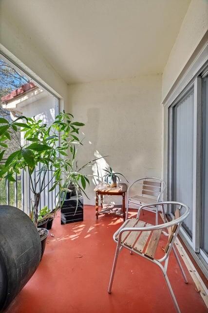 For Rent: $1,950 (2 beds, 2 baths, 1144 Square Feet)