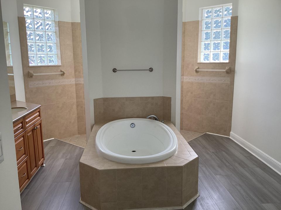 En Renta: $4,900 (3 camas, 2 baños, 2757 Pies cuadrados)