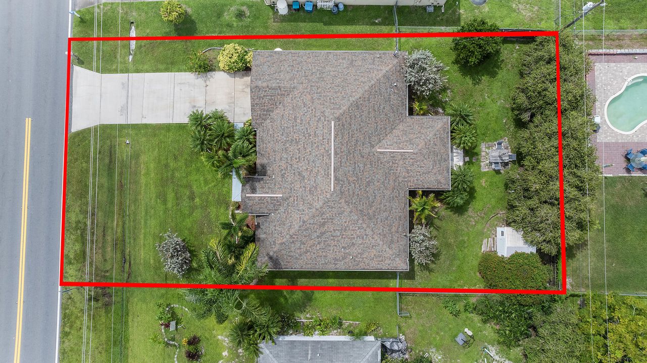 合同活跃: $300,000 (3 贝兹, 2 浴室, 2020 平方英尺)