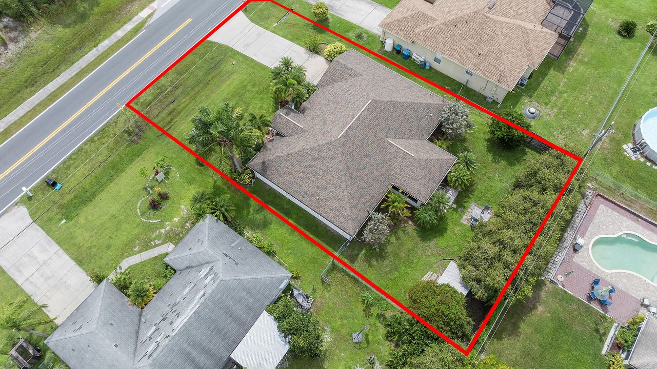 合同活跃: $300,000 (3 贝兹, 2 浴室, 2020 平方英尺)