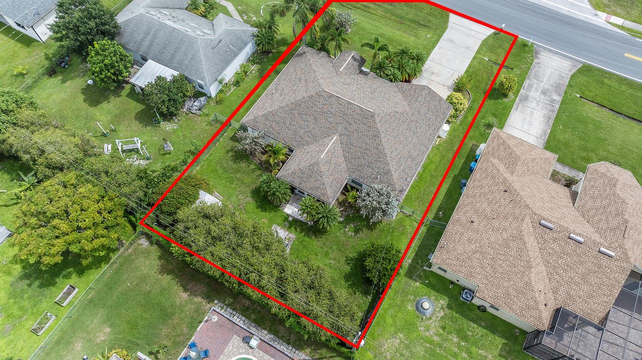 合同活跃: $300,000 (3 贝兹, 2 浴室, 2020 平方英尺)